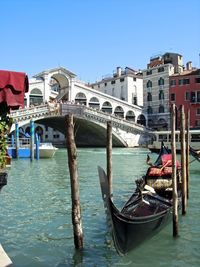 Gondola in front of the rialto bridge in venice