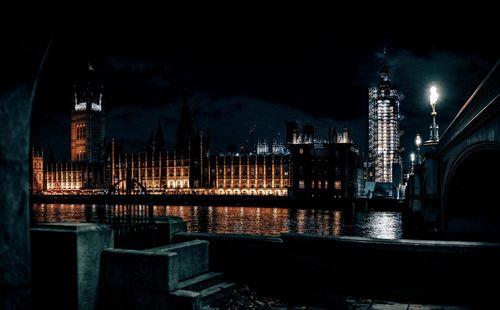 Houses of parliament illuminated at night from across the thames 