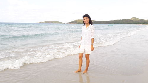 Full length portrait of woman standing on beach