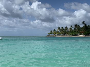 Scenic view of sea against sky in the caribbean 