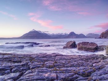 The famous rocky bay of elgol on the isle of skye, scotland. mountain at sea. photographed at sunset