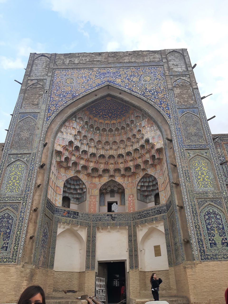 LOW ANGLE VIEW OF HISTORICAL BUILDING