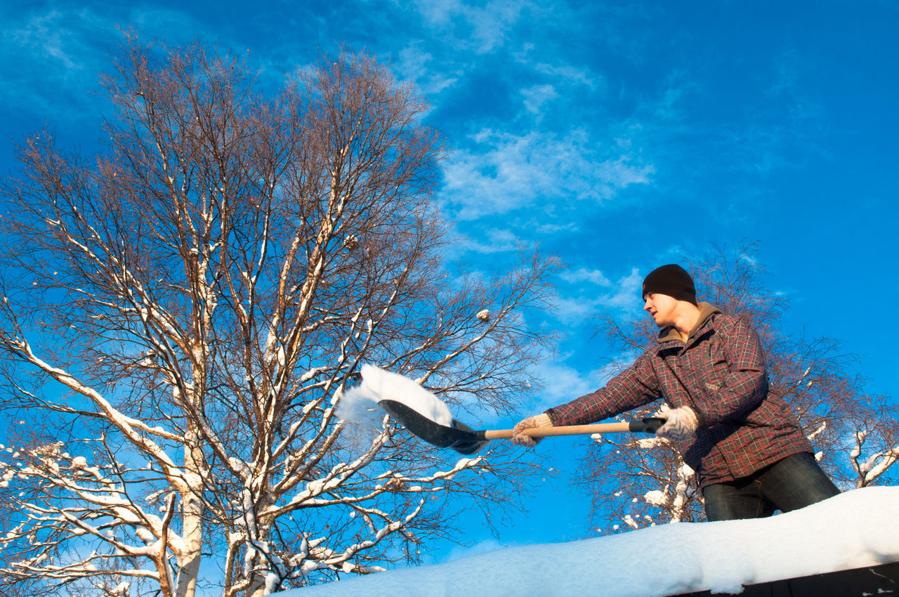 Roof snow cleaning