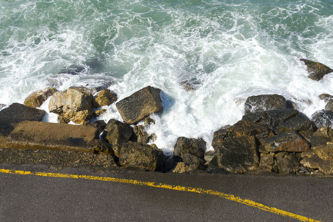 PANORAMIC VIEW OF ROCKS ON SEA