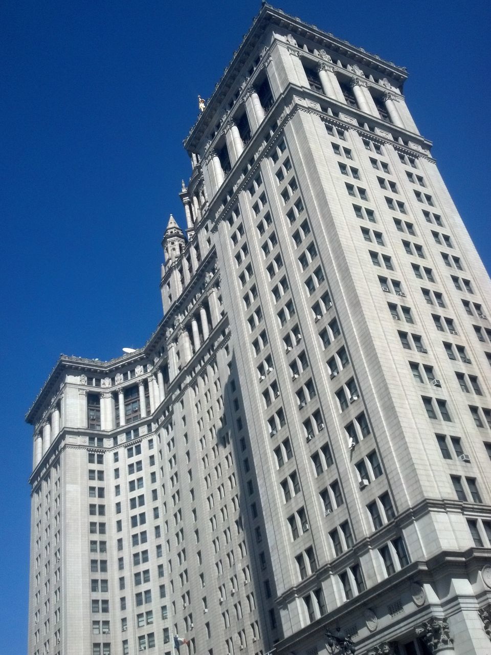 building exterior, architecture, built structure, low angle view, clear sky, blue, city, tall - high, tower, building, window, modern, sunlight, skyscraper, office building, day, outdoors, no people, copy space, sky