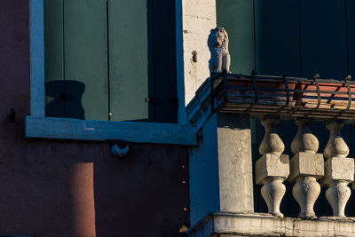 Statue of man standing against building