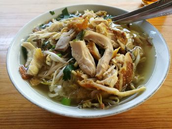 Close-up of noodles in bowl on table