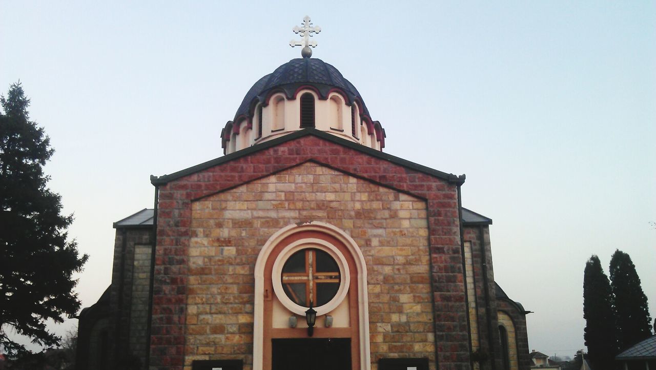 building exterior, architecture, built structure, low angle view, religion, place of worship, church, clear sky, spirituality, cross, sky, facade, tower, high section, outdoors, day, window, cathedral