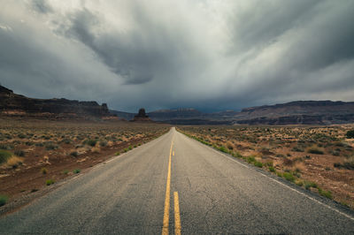 Long road in utah leading to hite marina campground, glen canyon national recreation area.