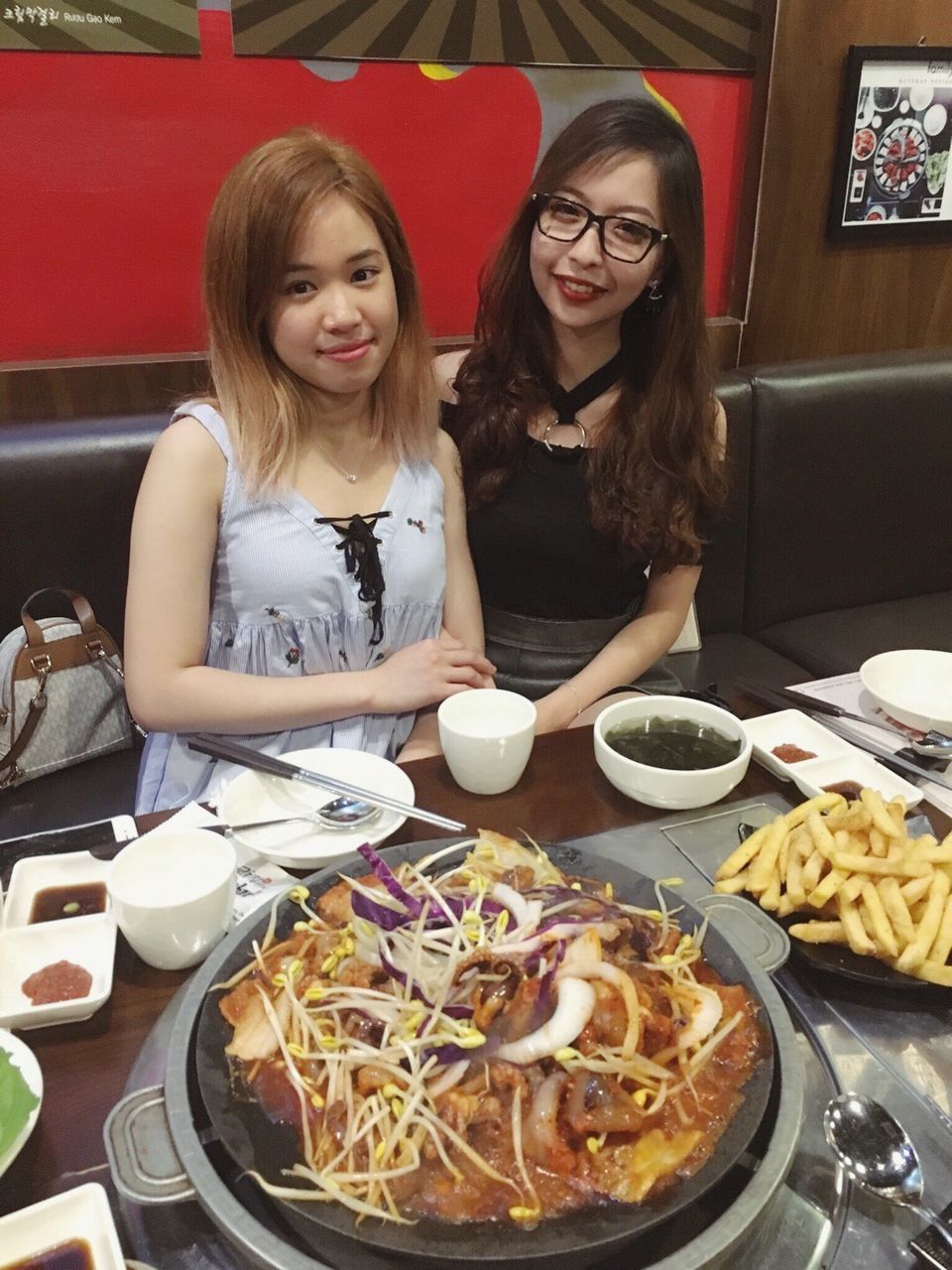 food and drink, food, real people, two people, leisure activity, ready-to-eat, table, lifestyles, sitting, bowl, togetherness, indoors, serving size, freshness, plate, young adult, young women, happiness, eyeglasses, smiling, day, friendship