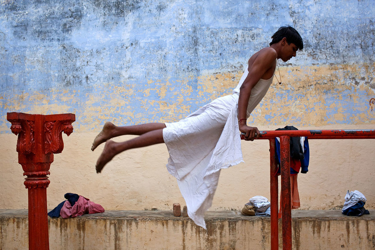 balance, real people, men, one person, full length, exercising, day, shirtless, flexibility, young adult, architecture, outdoors, adults only, adult, only men, people