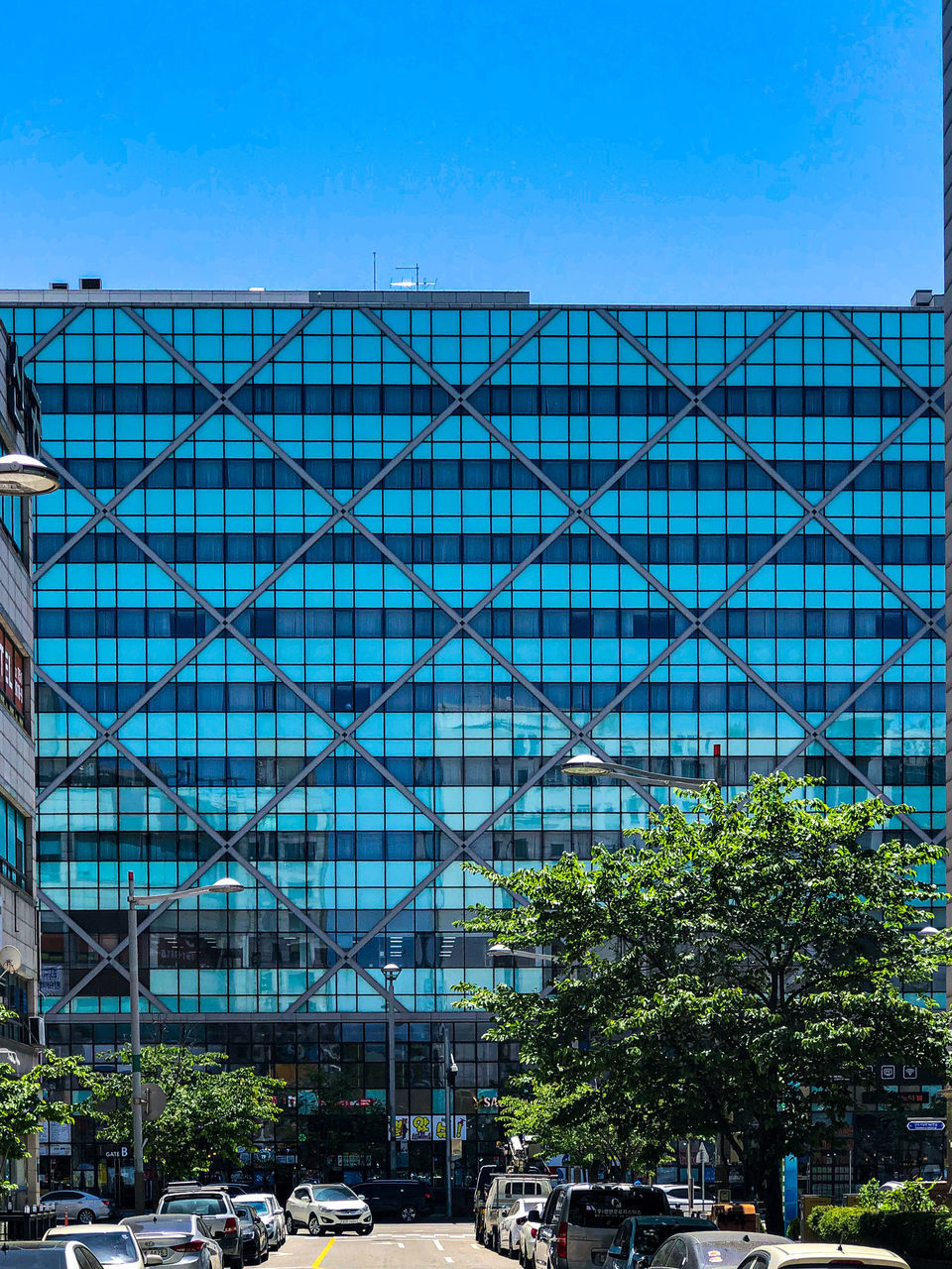 LOW ANGLE VIEW OF GLASS BUILDING