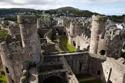 View of old ruins against sky