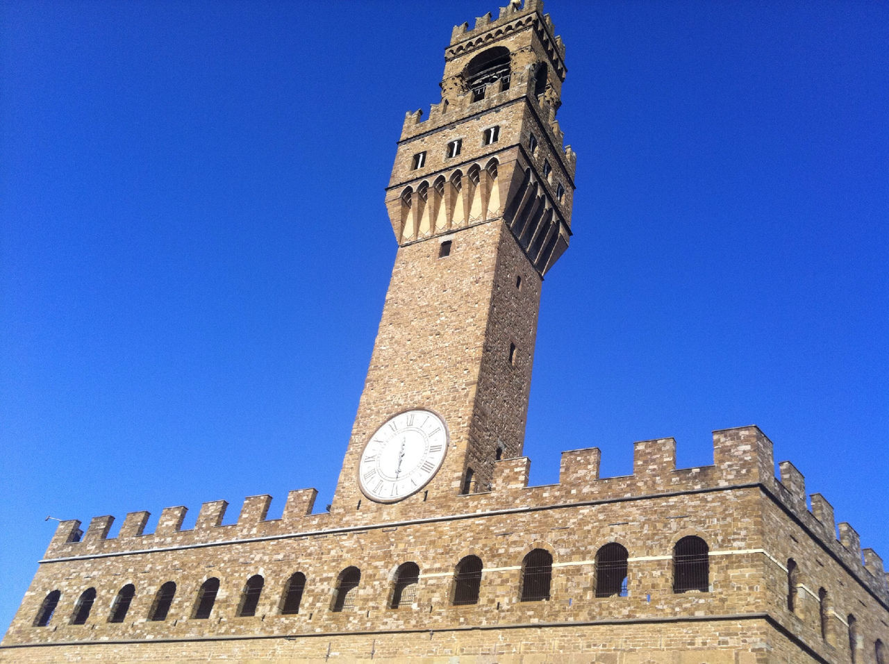 architecture, built structure, building exterior, low angle view, clear sky, famous place, tower, blue, history, travel destinations, international landmark, tourism, travel, clock tower, tall - high, capital cities, copy space, clock, religion, city