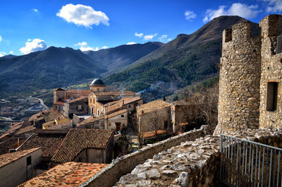 Aerial view of townscape against mountain