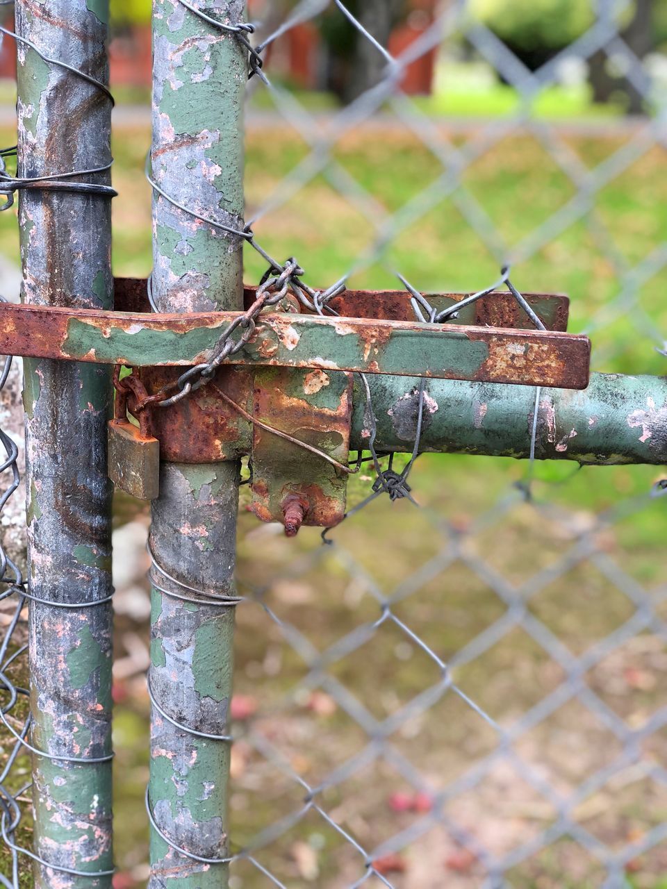 CLOSE-UP OF RUSTY METAL FENCE