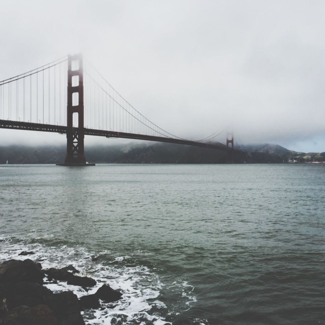 connection, bridge - man made structure, water, built structure, architecture, engineering, suspension bridge, bridge, river, waterfront, transportation, sky, sea, travel destinations, golden gate bridge, rippled, clear sky, long, famous place, international landmark