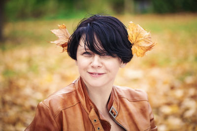 Portrait of a smiling young woman during autumn