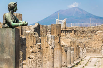 Old ruins of building against sky