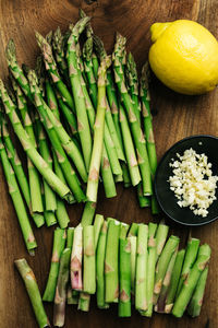 De-stemmed asparagus with lemon and garlic on a cutting board