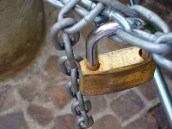 Close-up of rusty chain