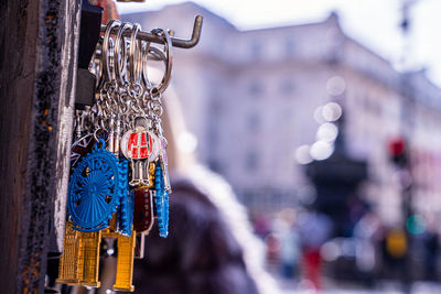 Souvenirs of london hanging at the gift store.
