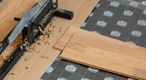 Laying laminate on a floor in an apartment