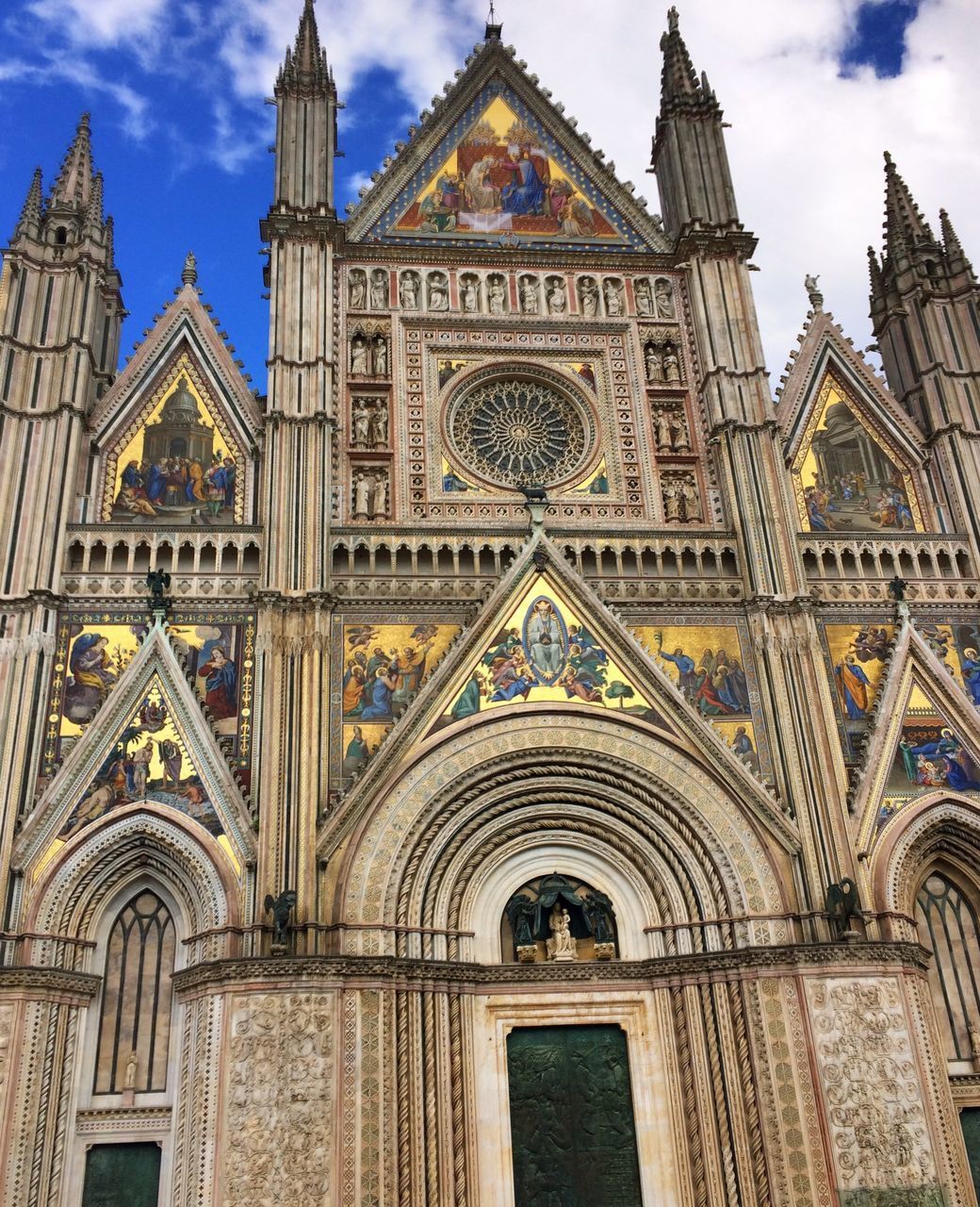 LOW ANGLE VIEW OF CATHEDRAL AGAINST SKY