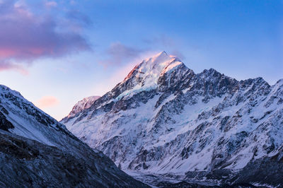 Picturesque mountain landscape of mount cook, aoraki at sunset. new zealand nature background