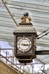 Stables market clock