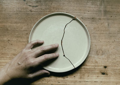 The hand that caresses the broken plate ii
