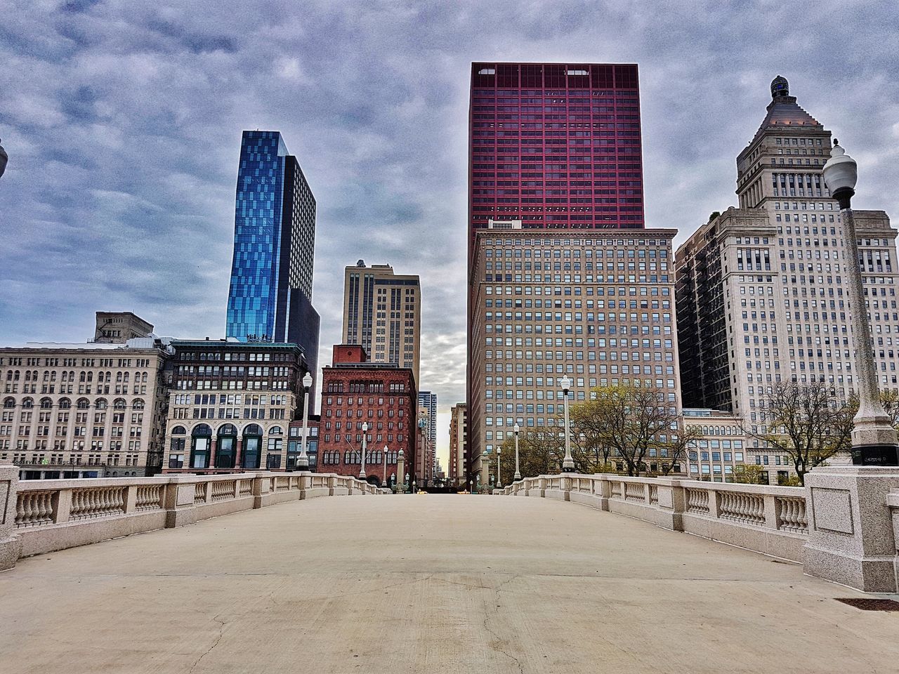 VIEW OF BUILDINGS IN CITY