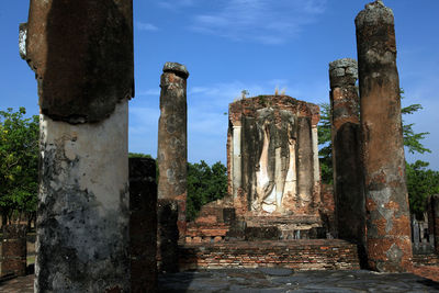 Old ruins of building against sky