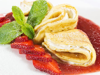 Close-up of cake with strawberries in plate