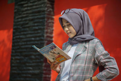 Young woman holding paper currency