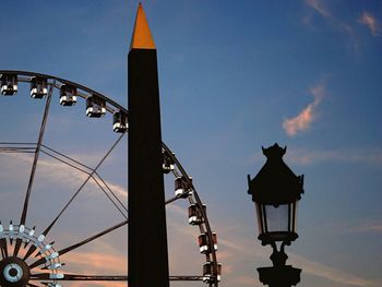 Statue against sky