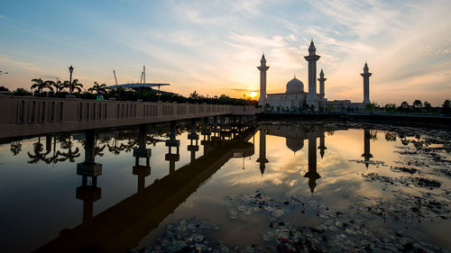 Reflection of building in water at dwan