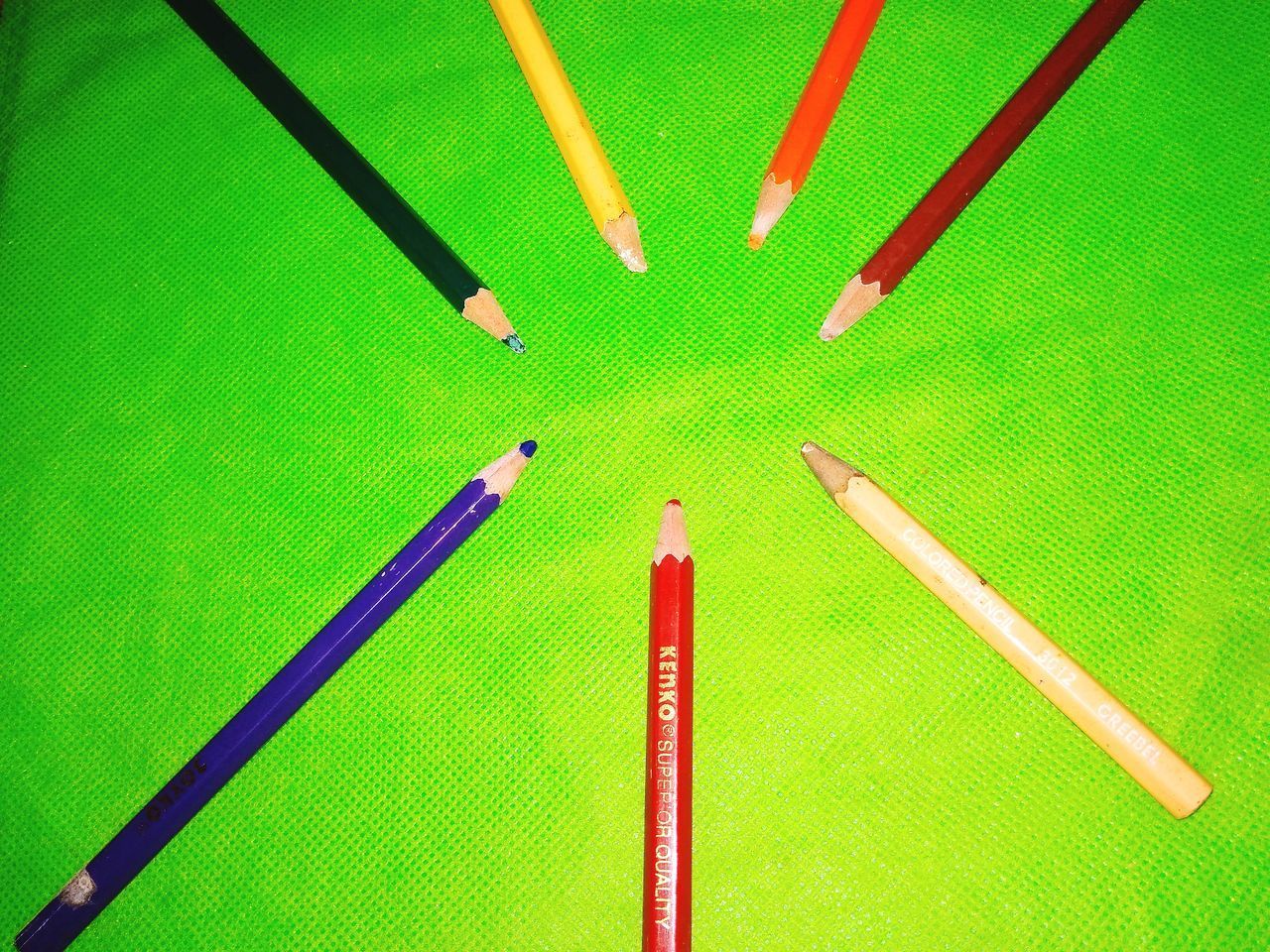 FULL FRAME SHOT OF MULTI COLORED PENCILS ON GREEN BACKGROUND