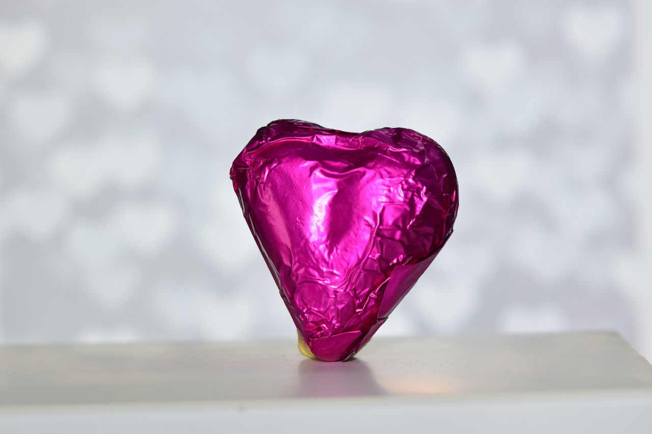 CLOSE-UP OF RED HEART SHAPE ON TABLE