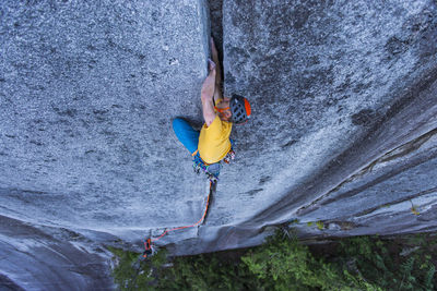 Man lead climbing off width granite climb in squamish canada bc