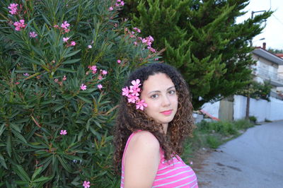 Portrait of smiling young woman with flowers