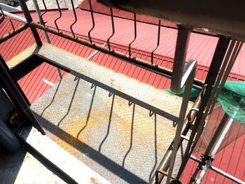 Metallic structure
