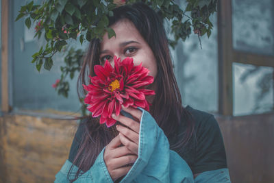 Close-up portrait of beautiful young woman outdoors