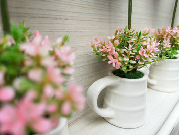 Close-up of white roses in vase on table