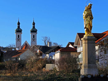 Sculpture of historic building against sky