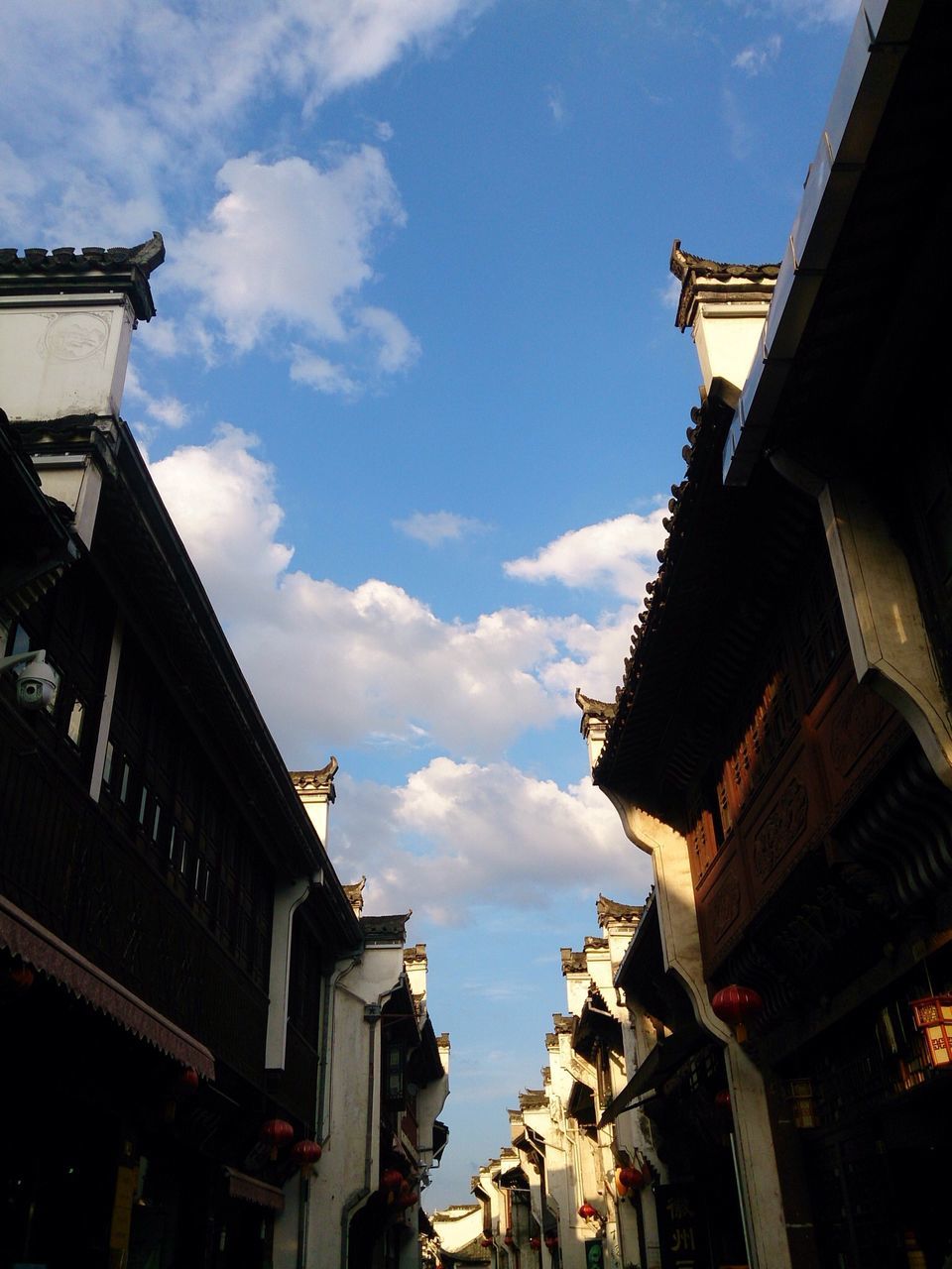 architecture, building exterior, built structure, sky, low angle view, house, roof, cloud - sky, residential structure, cloud, residential building, outdoors, building, old, day, no people, sunlight, religion, place of worship, town