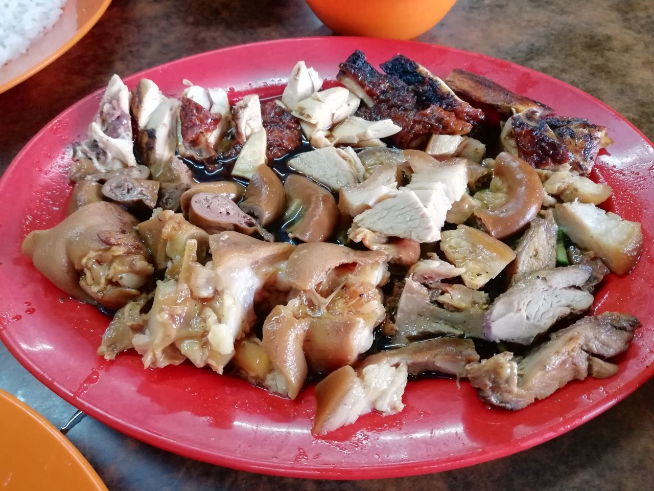CLOSE-UP OF MEAT AND VEGETABLES IN PLATE