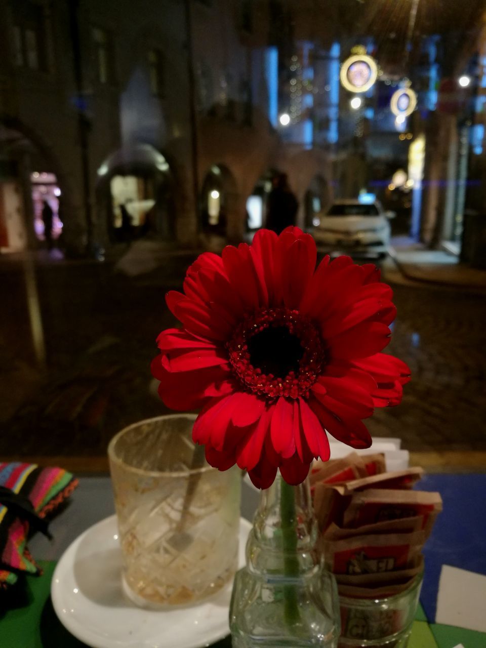 CLOSE-UP OF RED FLOWER IN VASE ON TABLE