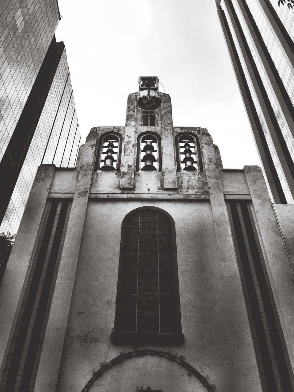 architecture, building exterior, built structure, low angle view, window, clear sky, sky, building, church, religion, history, tower, no people, day, outdoors, old, city, place of worship, facade