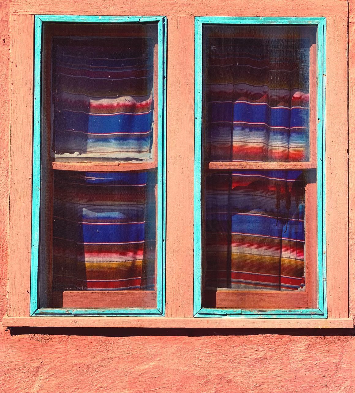 FULL FRAME SHOT OF GLASS WINDOW WITH MULTI COLORED WINDOWS